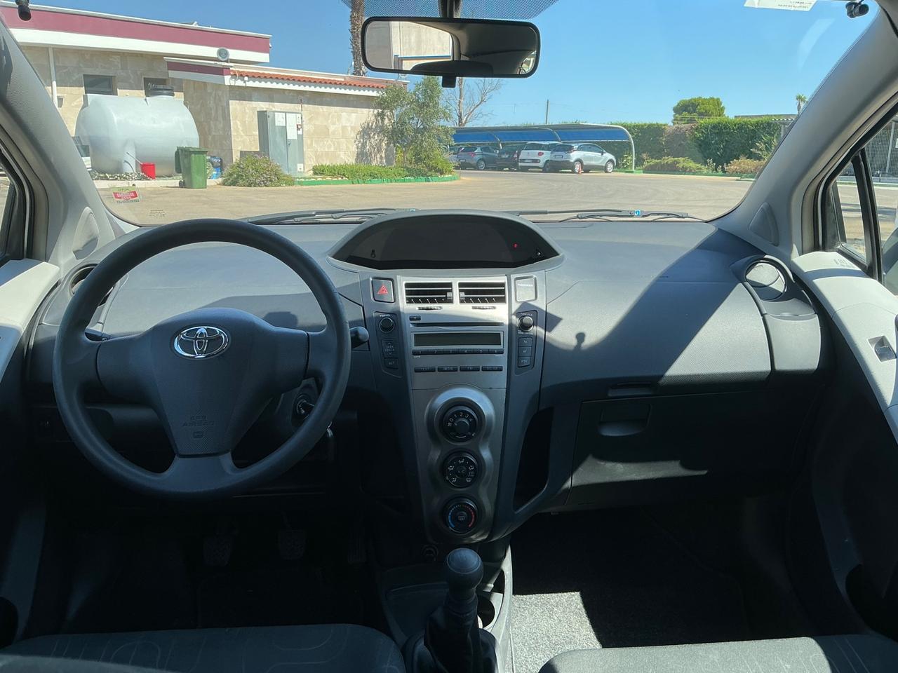 TOYOTA YARIS 1.0 BENZINA 2011