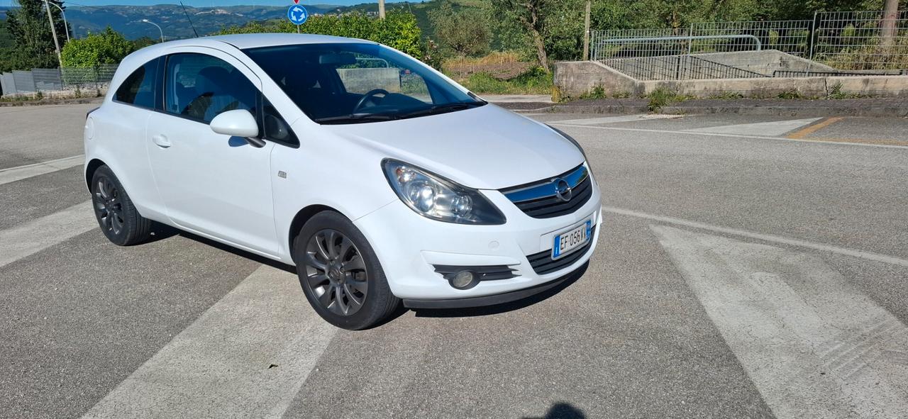 Opel Corsa 1.2 3 porte Club