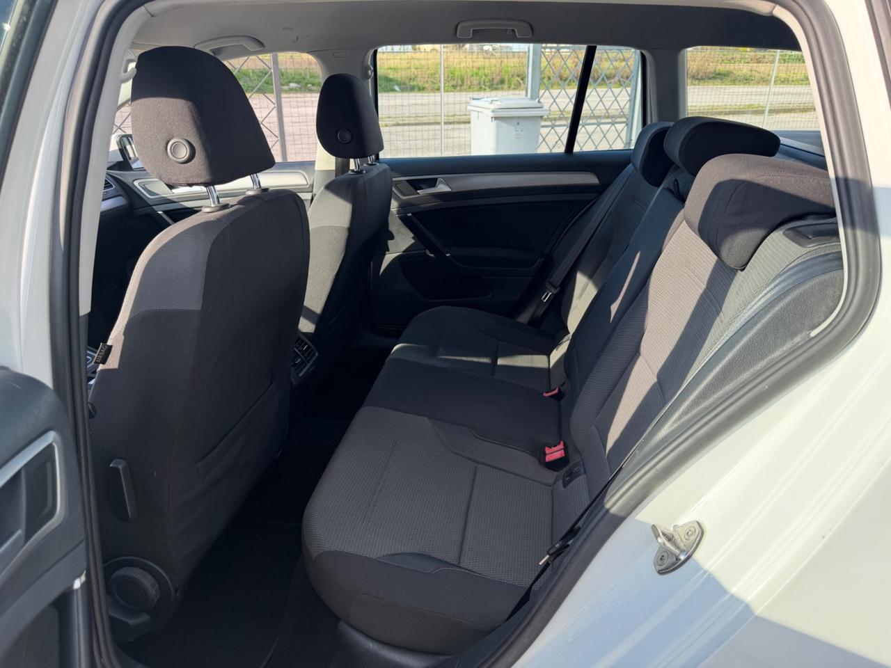 Volkswagen Golf Variant 1.6 TDI 105 CV DSG Comfortline BlueMotion Tech.