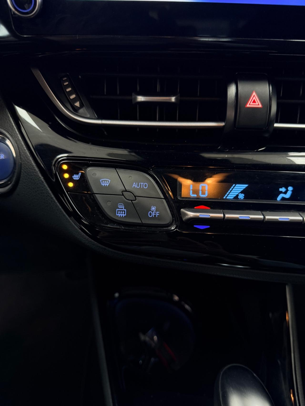 Toyota C-HR 1.8 Hybrid E-CVT 98cv Lounge 07/2022 Neopatentati
