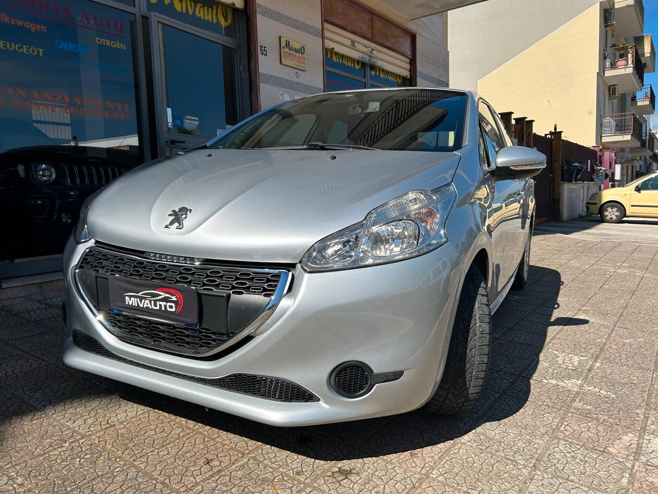 Peugeot 208 1.4 HDi 68 CV 5 porte Allure