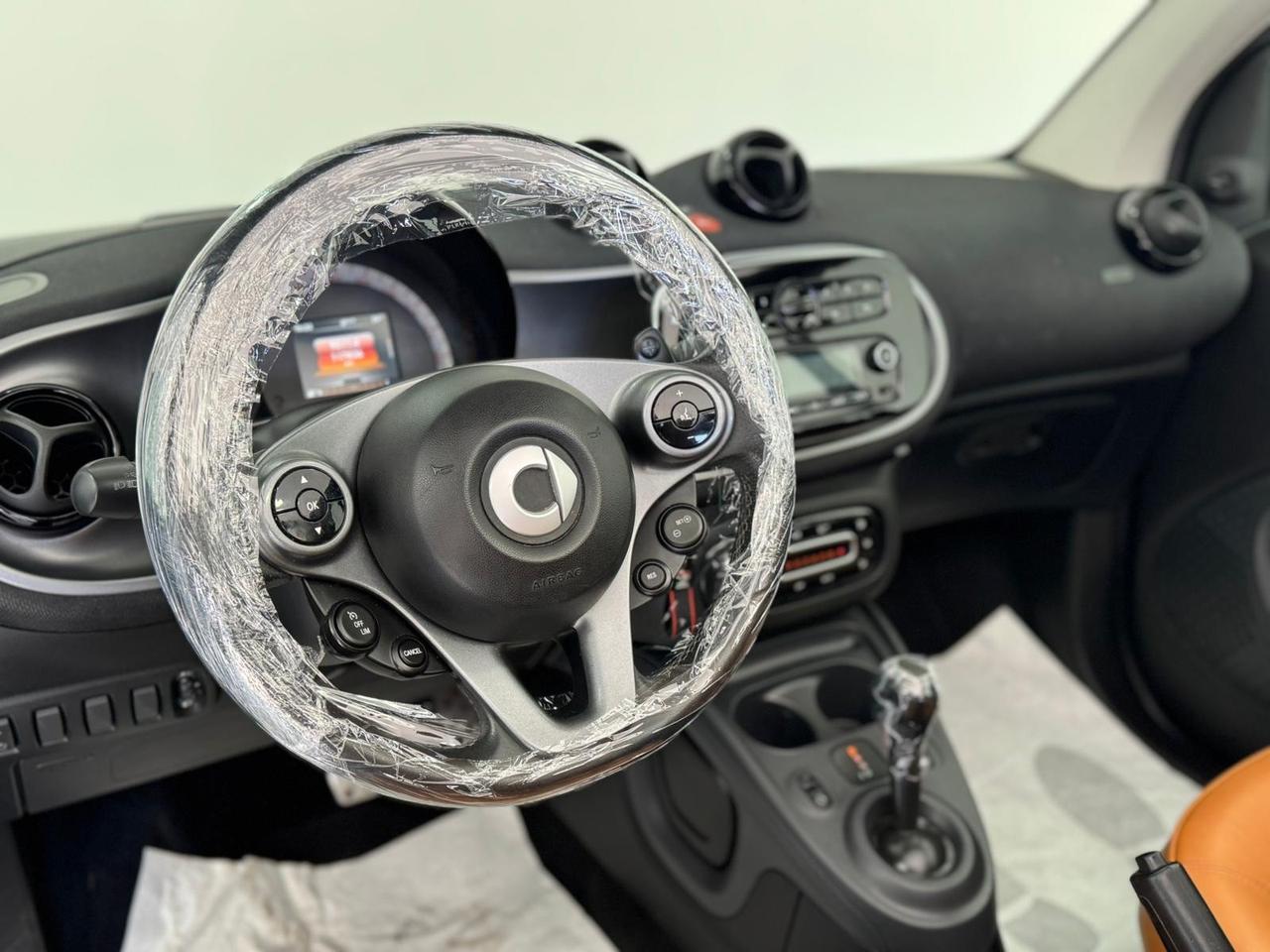 Smart ForTwo 70 1.0 twinamic cabrio-PELLE -CERCHI BRABUS