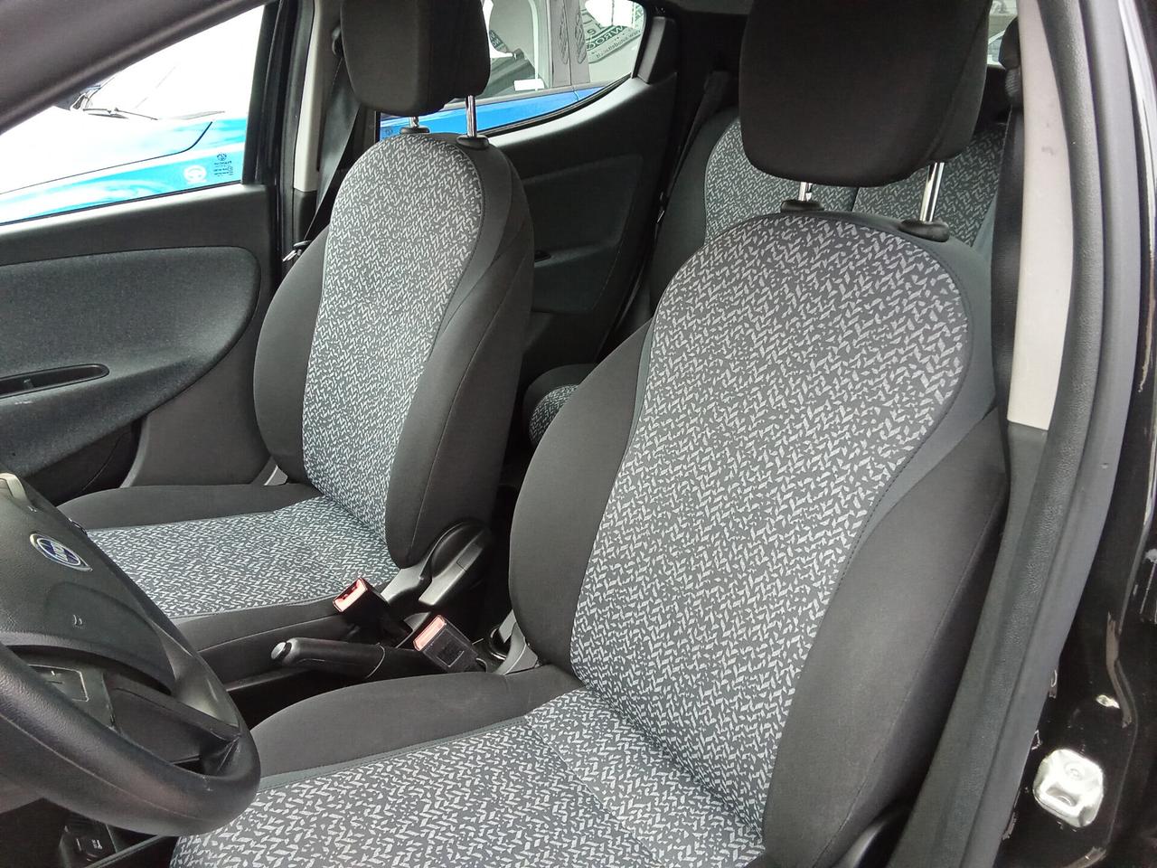 Lancia Ypsilon 1.0 Hybrid 70cv Gold