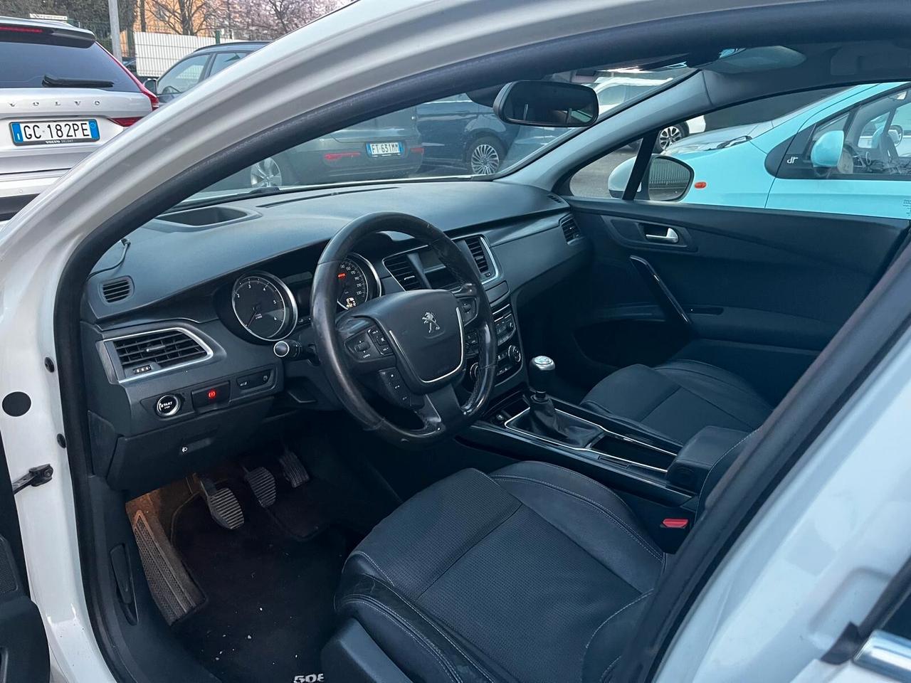 Peugeot 508 2.0 HDi 140CV SW Ciel Allure - 2013