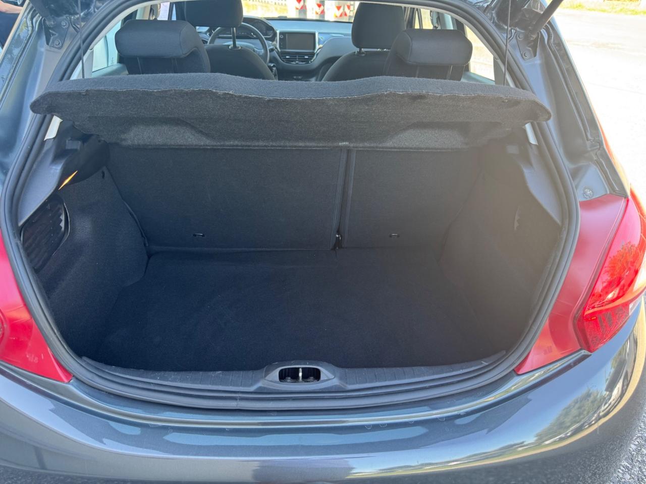 Peugeot 208 1.4 HDi 68 CV 5 porte Allure