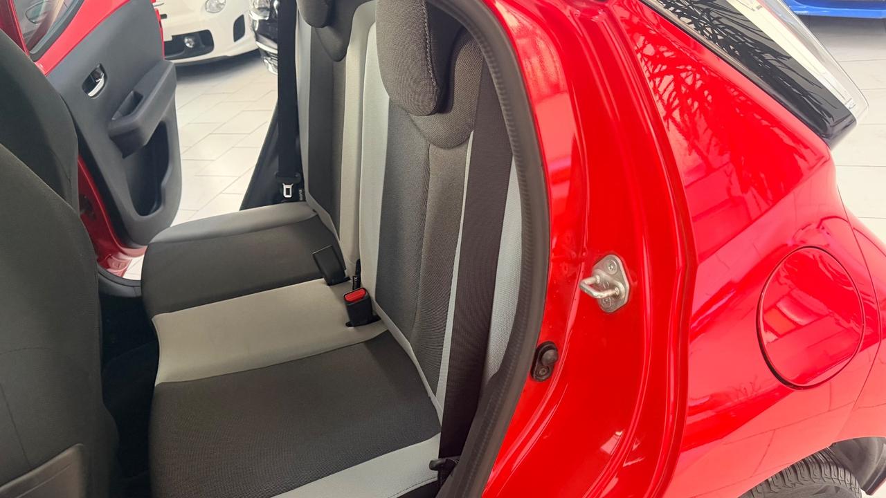 Toyota Aygo 1.0 VVT-i 69 CV 5 porte x-play automatica