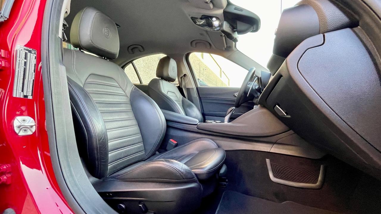 ALFA ROMEO GIULIA 2.2 Q4 VELOCE TURBODIESEL 210CV - SEDILI ELETTRICI IN PELLE RISCALDABILI, VOLANTE RISCALDATO, FULL LED
