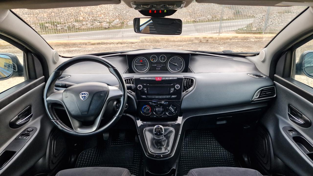Lancia Ypsilon 1.2 69 CV 5 porte S&S Gold