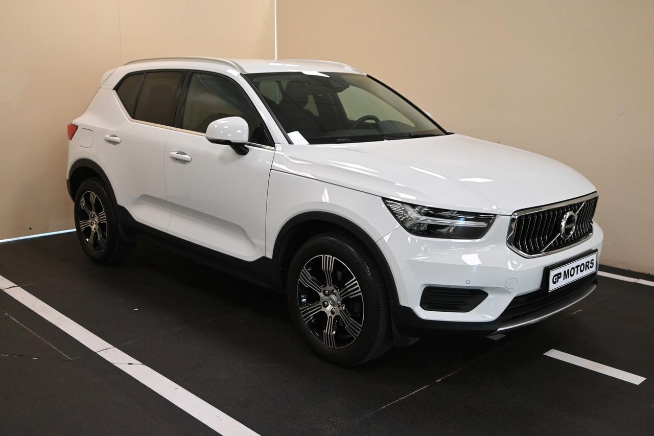 VOLVO XC40 (2017-->) XC40 T2 Geartronic Momentu...