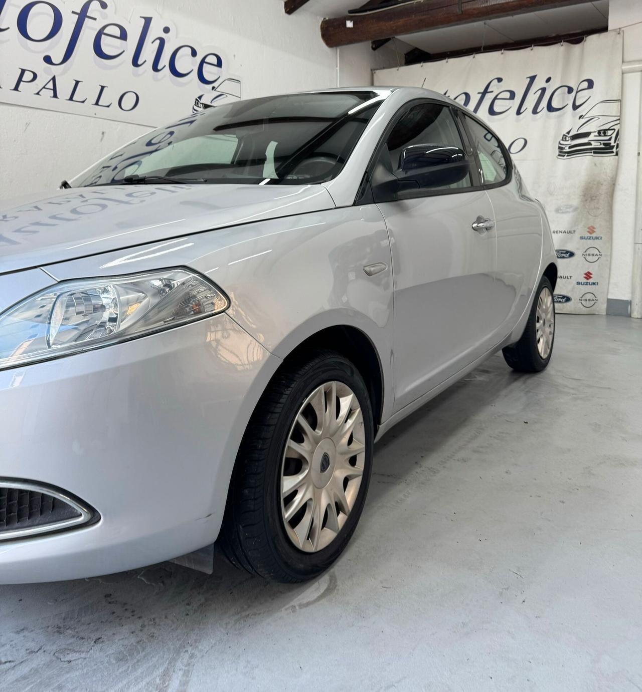 Lancia Ypsilon 1.2 69 CV 5 porte Platinum