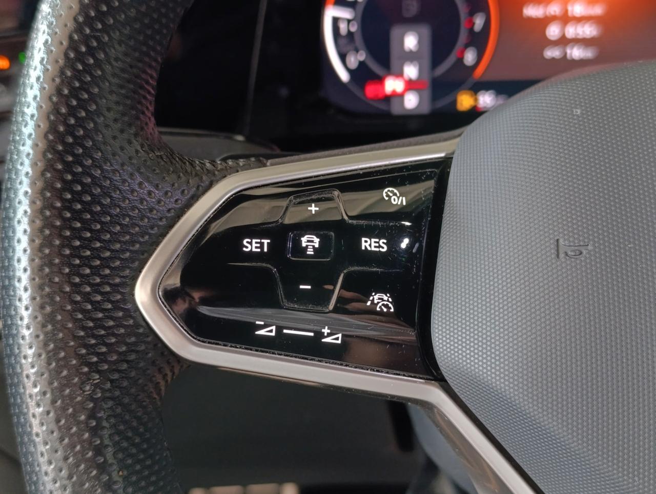 Volkswagen Golf 1.5 etsi evo R-Line 150cv dsg