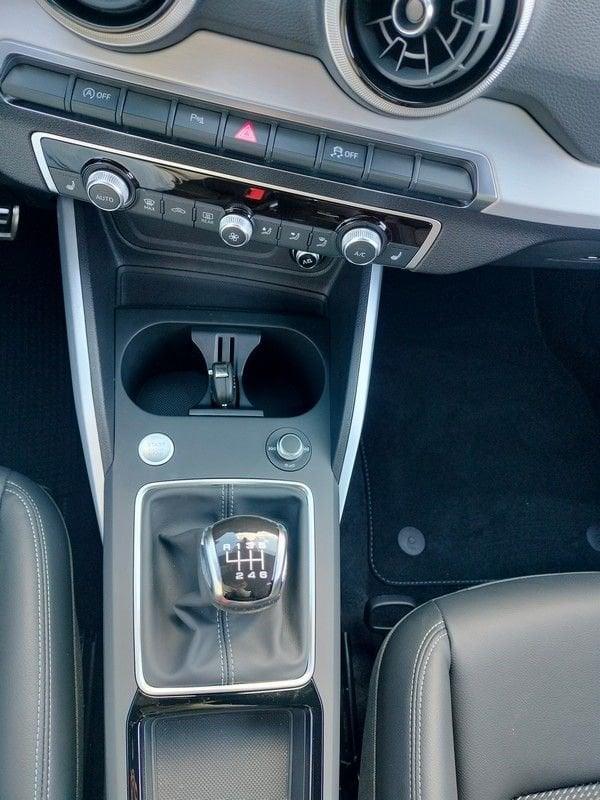 Audi Q2 2.0 30 TDI S LINE Interno ed esterno
