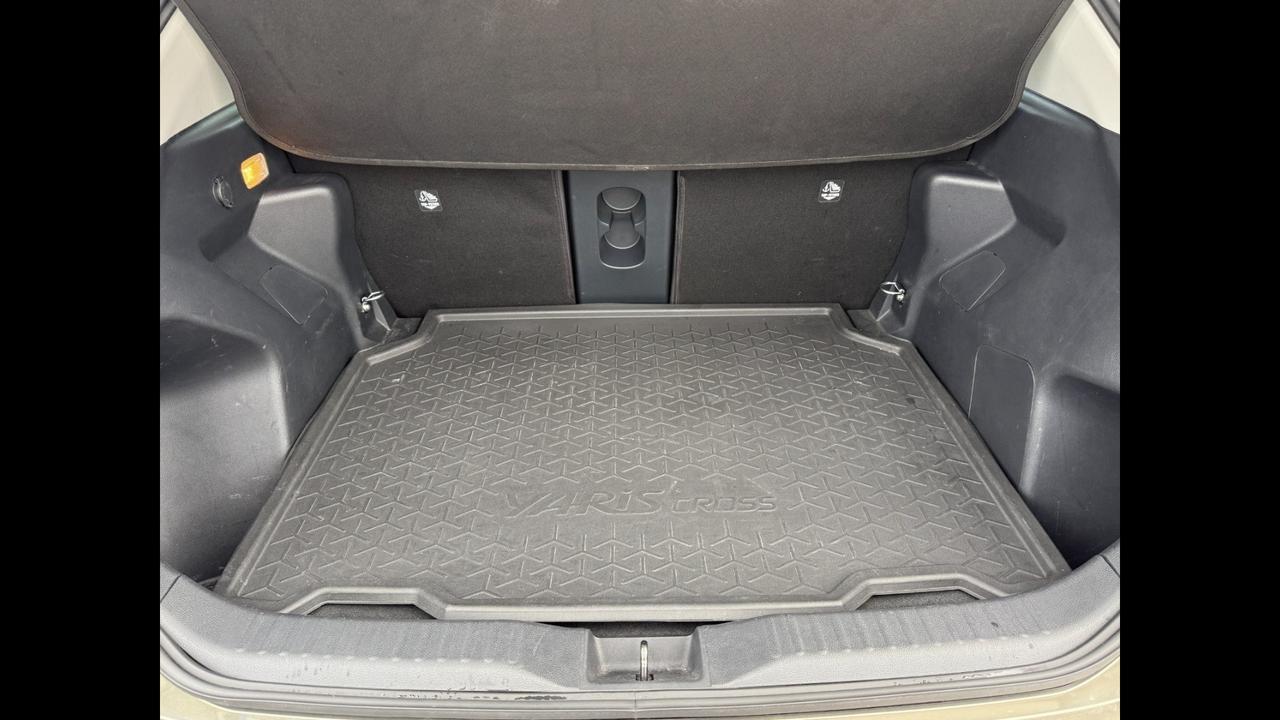 TOYOTA Yaris Cross - Yaris Cross 1.5h Lounge fwd 116cv e-cvt