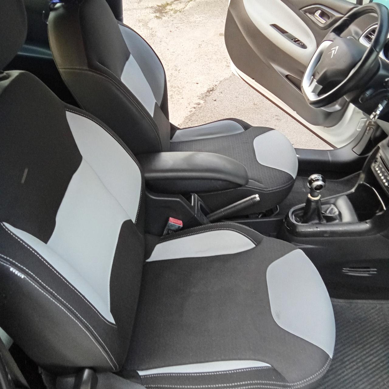 DS3 3 1.4 HDi 70 Just Black 011