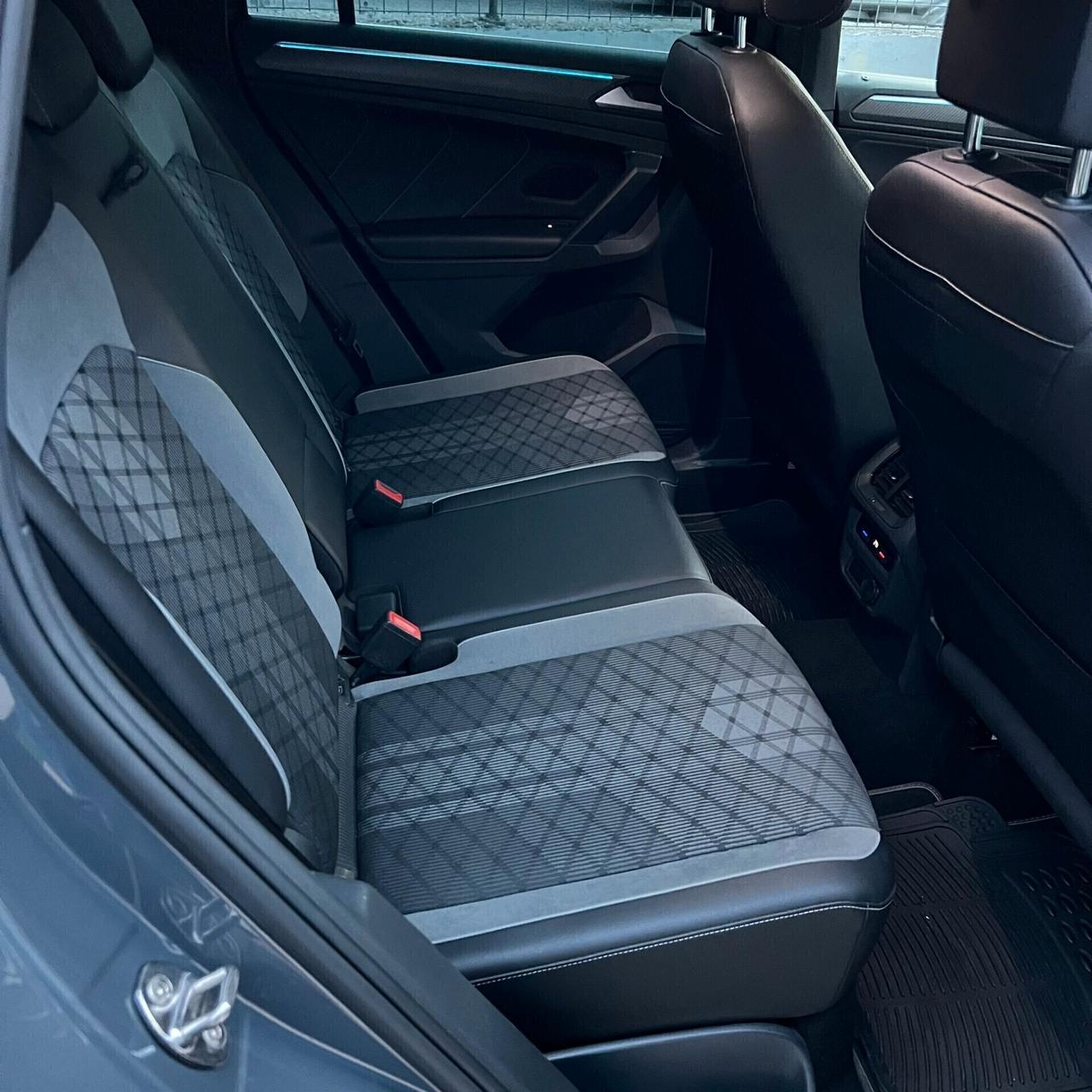 Volkswagen Tiguan 2.0 150CV DSG RLINE CAMERA APPLE CAR PLAY MATRIX