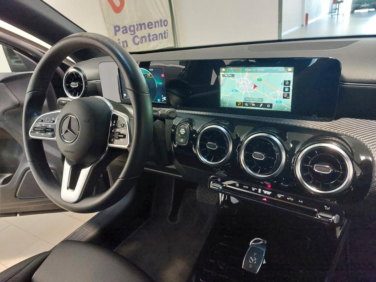 Mercedes A 180 D Business 8G-DCT