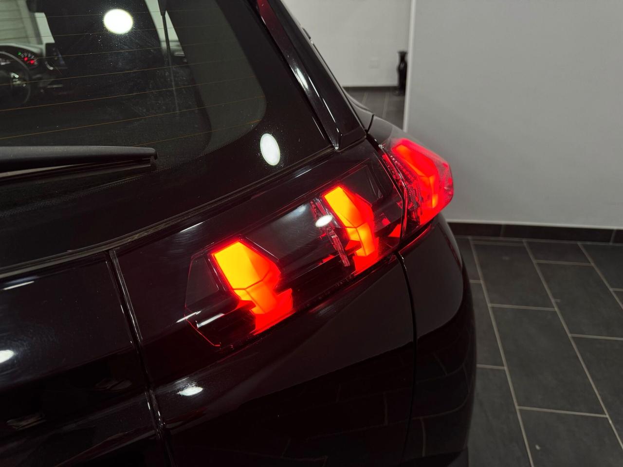 Peugeot 2008 PureTech 100 S&S Allure