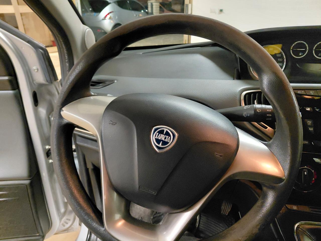 LANCIA YPSILON ANNO 2015 DS 1.3 MULTIJET ADATTA NEOPATENTATI KM 160 MILA