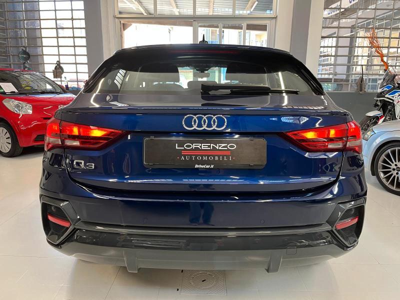 Audi Q3 Sportback 35 2.0 tdi Identity Black s-tronic