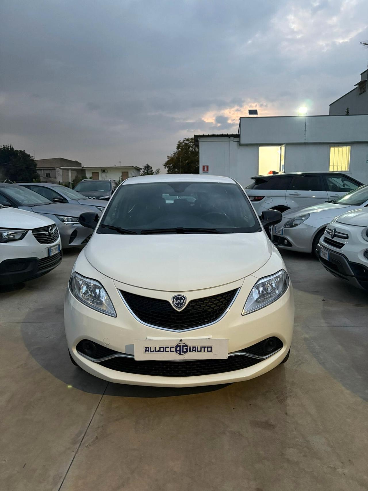 Lancia Ypsilon 1.2 69 CV 5 porte S&S Gold