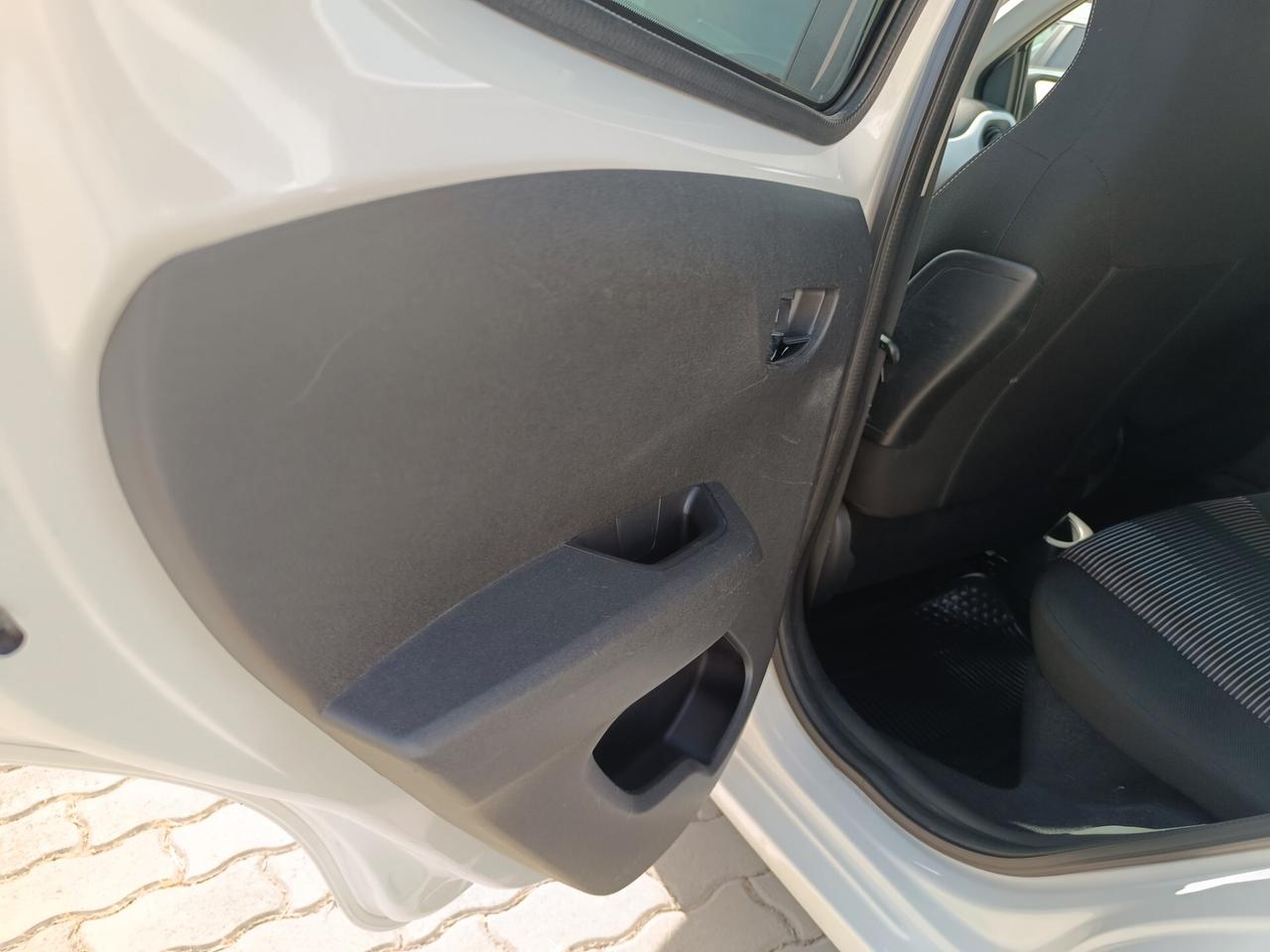 Peugeot 108 PureTech 82 5 porte Active TOP!