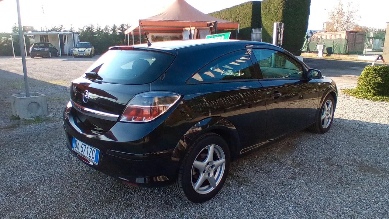 Opel Astra 1.4 16V GPL-TECH 5 porte Enjoy Adatta a Neopatentati