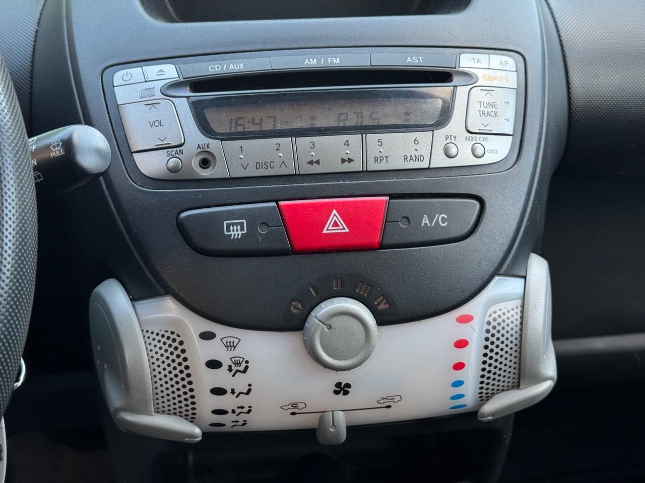 Toyota Aygo 1.0 12V VVT-i 5 porte 68 Cv 86000 km NEOPATENTATI