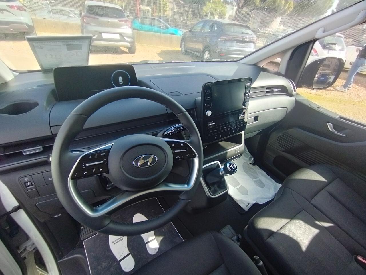 Hyundai Staria 2.2 MT wagon