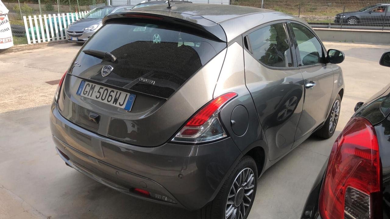 Lancia Ypsilon 1.0 FireFly 5 porte S&S Hybryd Gold