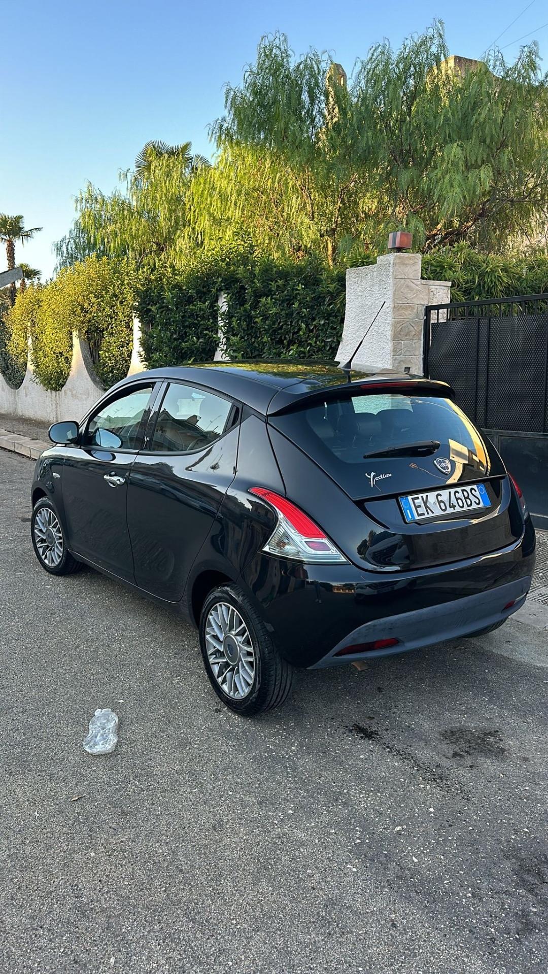 Lancia Ypsilon 0.9 TwinAir 85 CV 5 porte S&S Gold