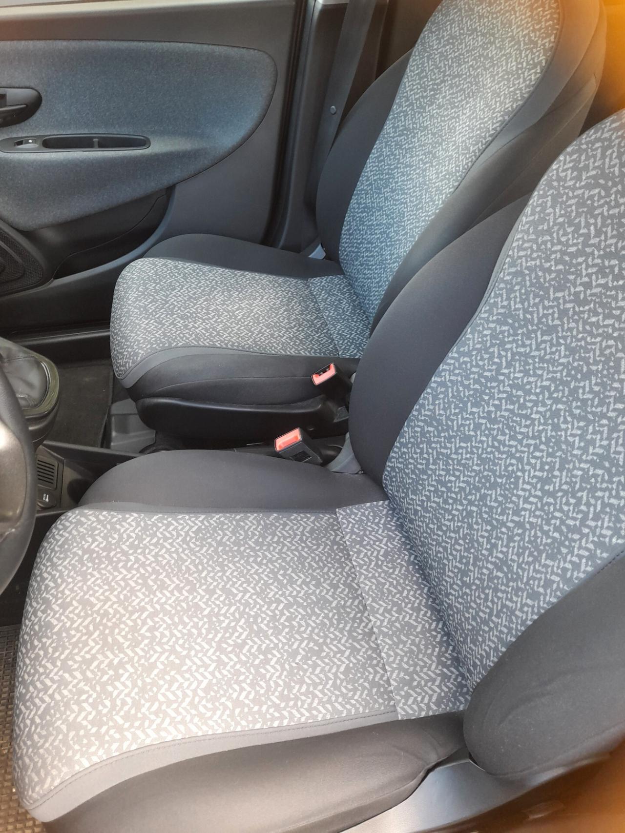 Lancia Ypsilon 1.0 Hybrid