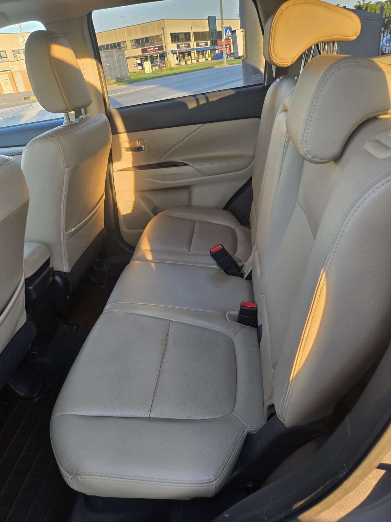 Mitsubishi Outlander 2.2 DI-D 4WD Instyle 7p.