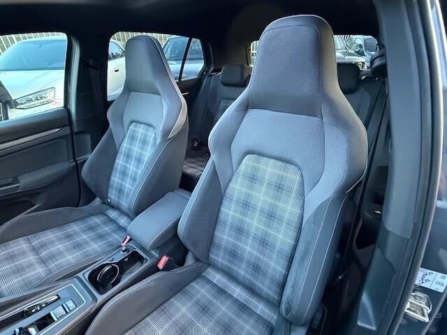 Volkswagen Golf 2.0 TDI GTD DSG 200CV