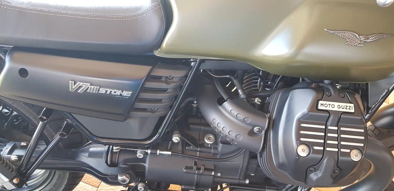 Moto Guzzi V7 III 750 Stone