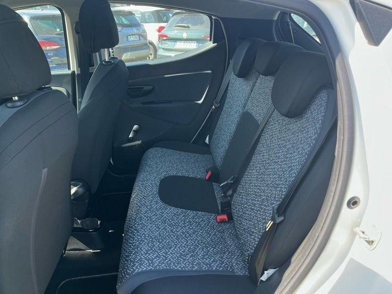 Lancia Ypsilon 1.0 FireFly 5 porte S&S Hybrid Silver