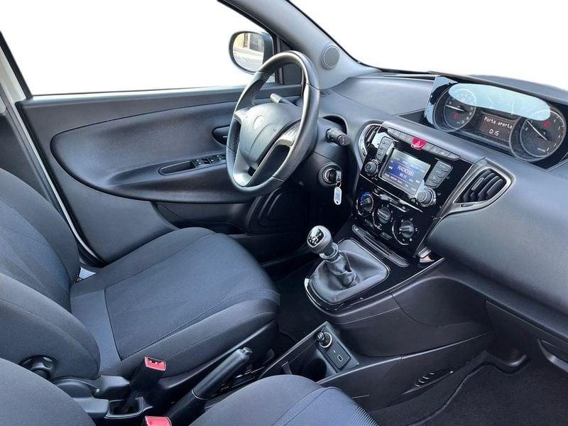 Lancia Ypsilon Ypsilon 1.0 firefly hybrid Gold s&s 70cv