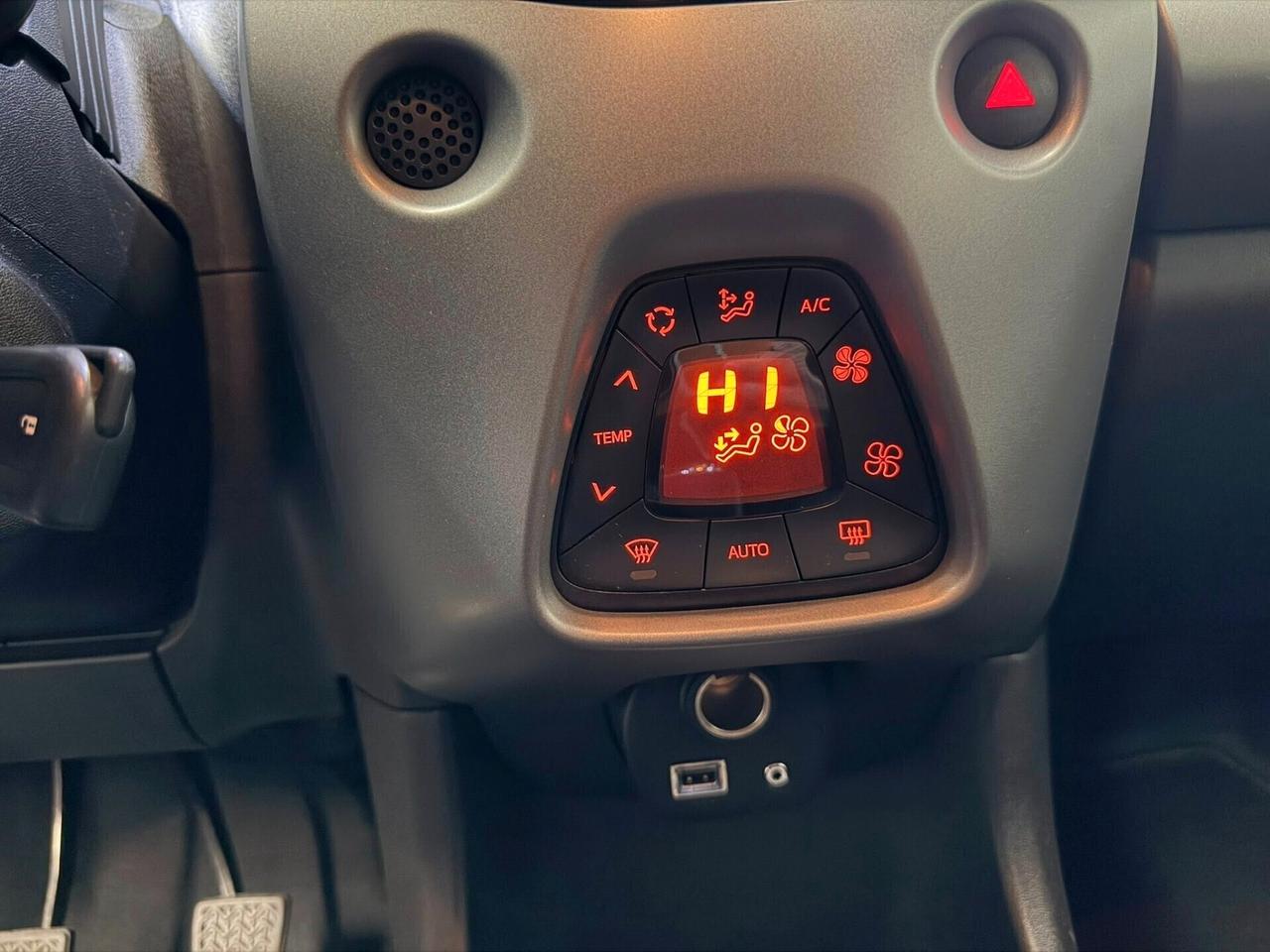 Toyota Aygo 1.0 VVT-i 72 CV 5 porte x-cite