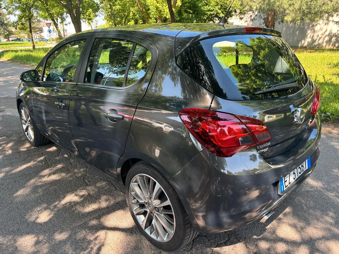 Opel Corsa 1.4 90CV GPL Tech 5 porte b-Color