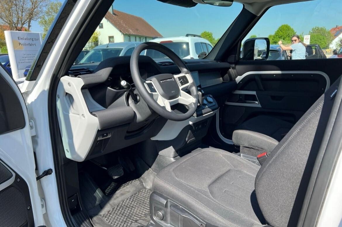 Land Rover Defender 3.0 D200