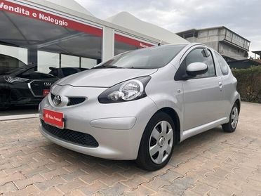 Toyota Aygo 1.0 12V VVT-i 3 porte Sol OK NEOPATENTATI