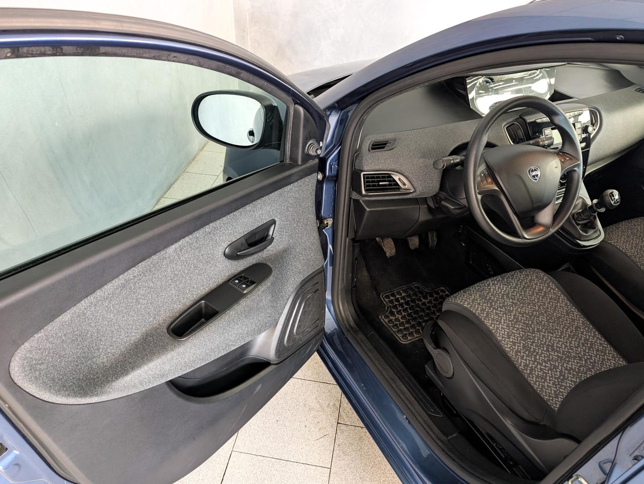 Lancia Ypsilon 1.0 Hybrid 70cv Silver