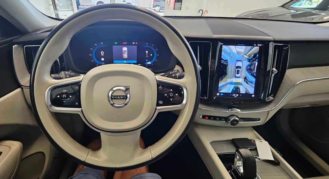 Volvo XC 60 XC60 B4 (d) automatico Plus Dark