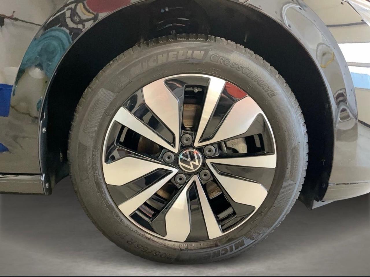 Volkswagen Golf 2.0 TDI SCR Life Navi Led