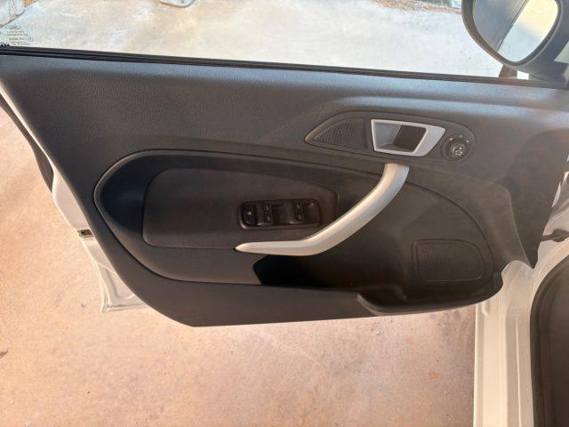 FORD Fiesta 1.4 5 porte Bz.- GPL Titanium OK NEOPAETNTATI