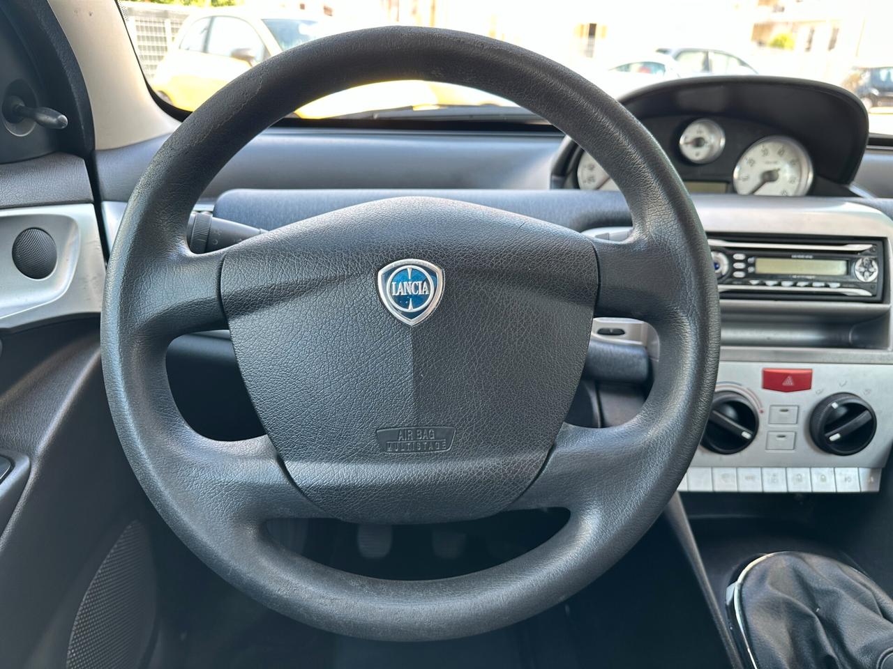 Lancia Ypsilon 1.3 MJT 75 CV Oro