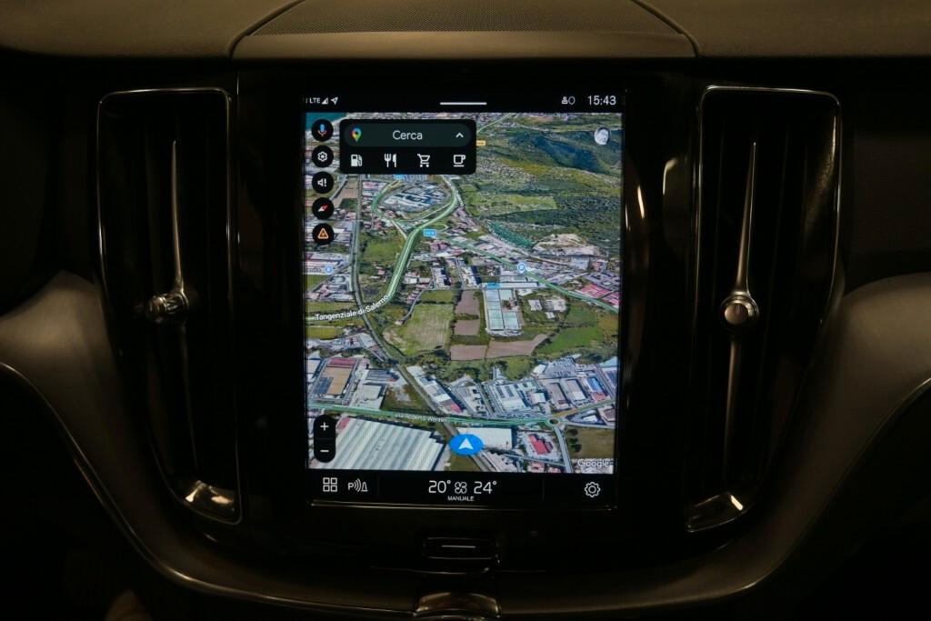 VOLVO XC60 2.0D 197CV B4 (D) GEARTRONIC MOMENTUM ( FARI LED - COCKPIT - NAVI - SENSORI POST. - CERCHI 18 )