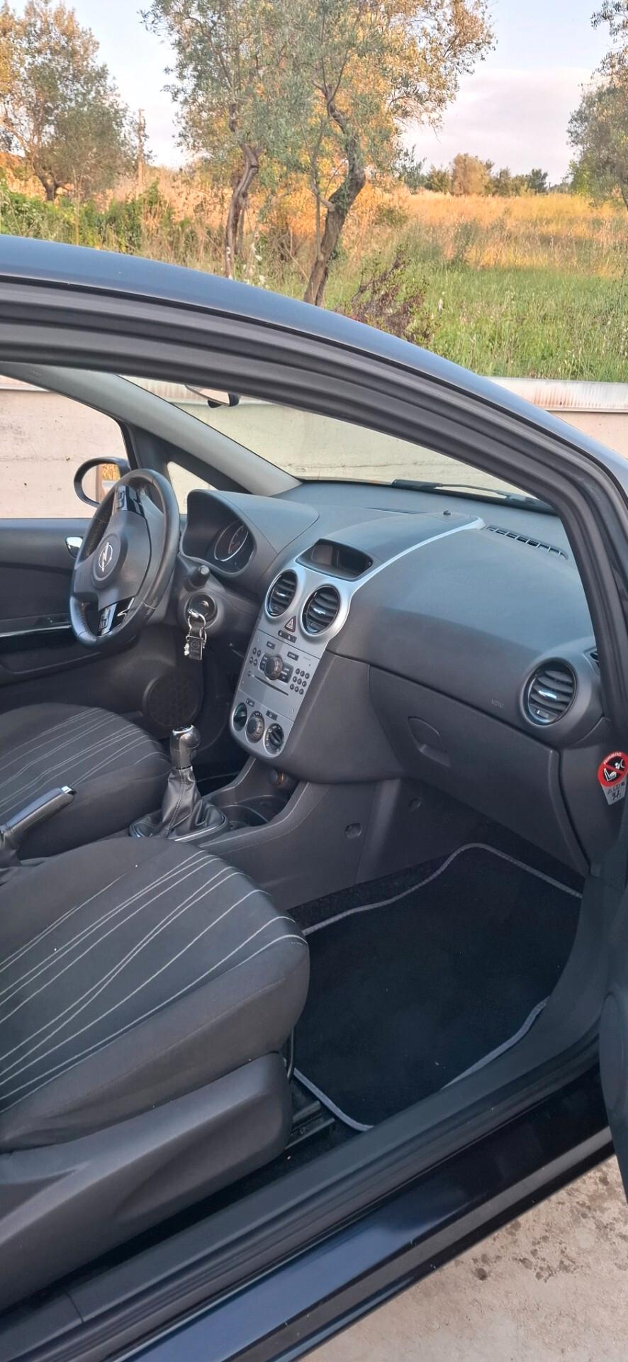 Opel Corsa 1.2 3 porte Club