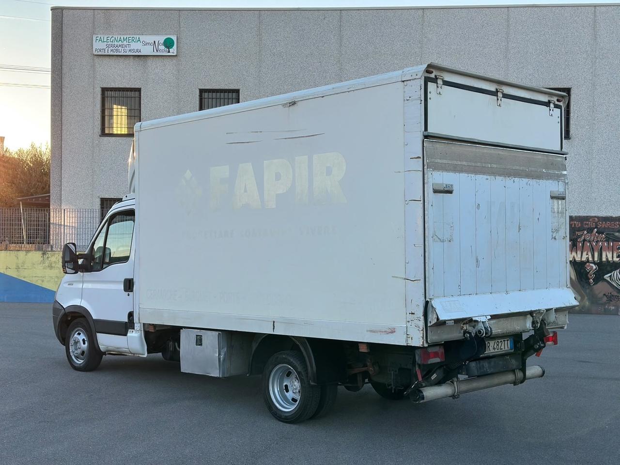 Iveco 35c15 con pedana