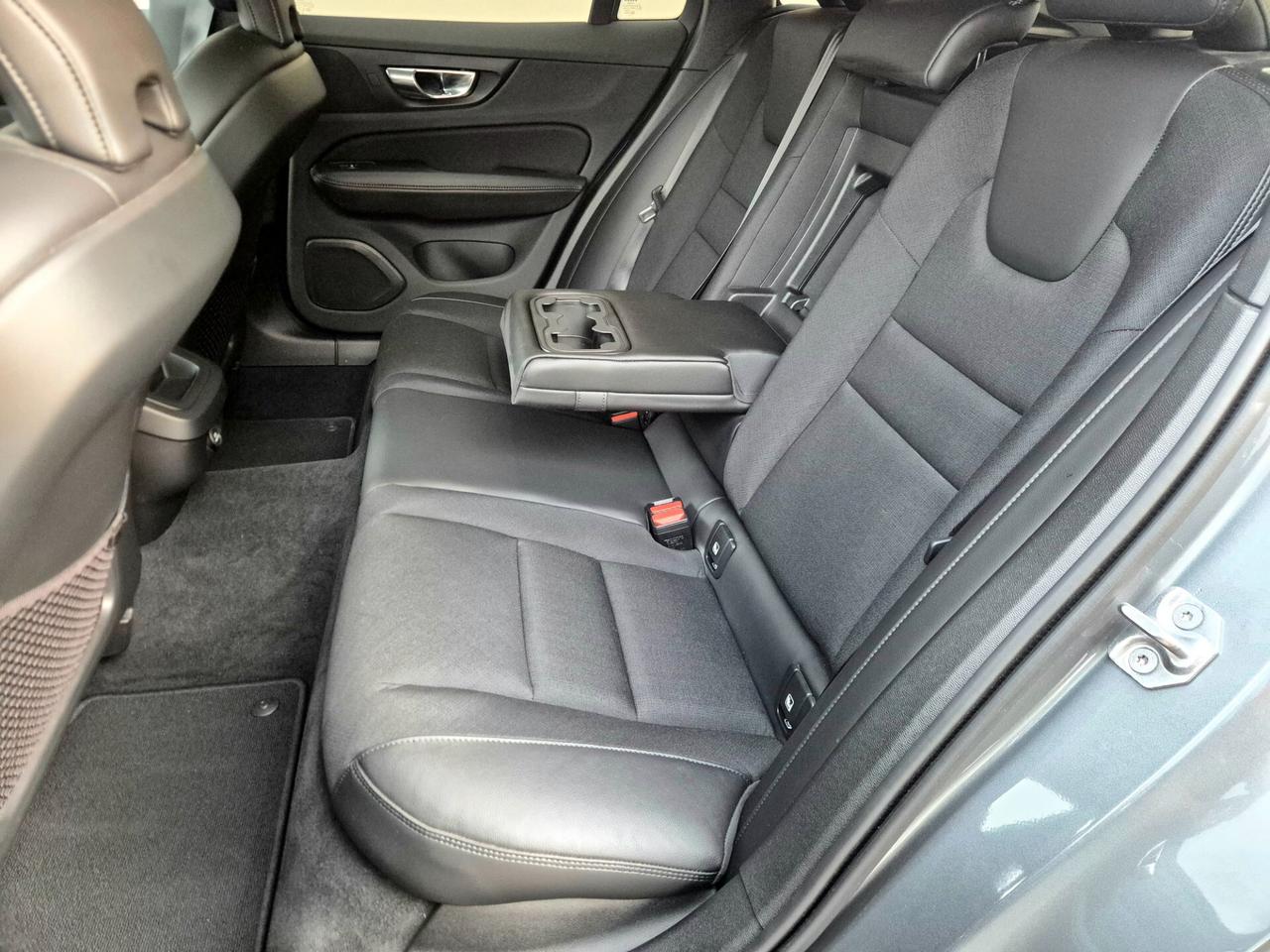 Volvo V60 Cross Country D4 AWD Geartronic Business Plus