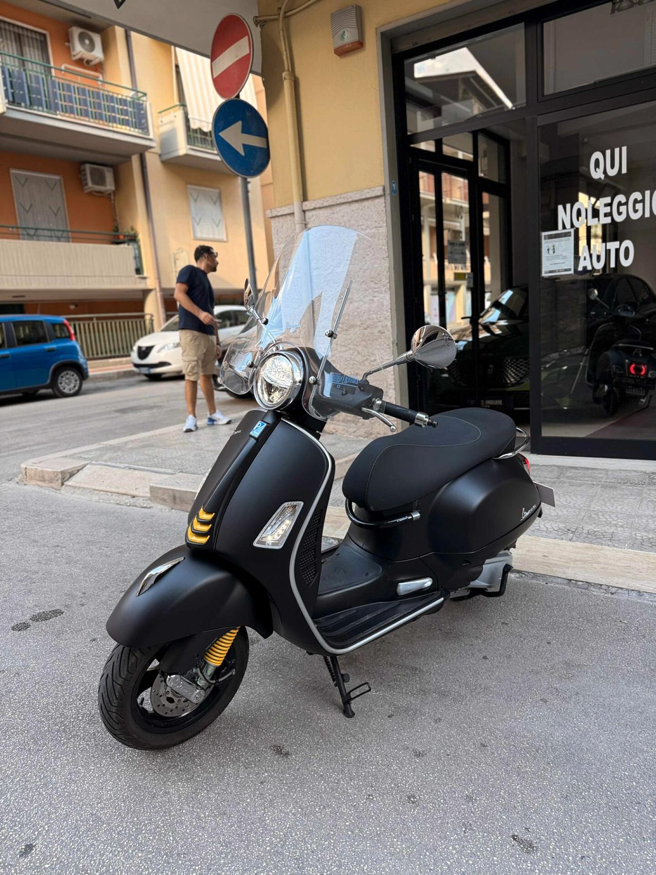 Piaggio Vespa 300 GTS BLACK